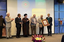 مدال روابط‌عمومی برتر ایران به دکتر ولید آلبوناصر رسید