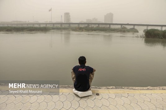 خوزستان در چنبره غبار؛ نفس‌های دود گرفته در بهاری‌ترین روزهای آموزش