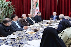 عارف: خودسوزی جوان اهوازی و خودکشی یک روزنامه‌نگار سیگنالی جدی برای جامعه و حاکمیت است نظر دادن