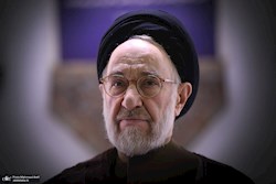 سید محمد خاتمی: باید دولت را حمایت کرد/ سخن‌های تهدیدآمیز و تحریک کننده به‌خصوص از تریبون‌های رسمی روزنه‌های امید را مسدود می‌کند/ کدام انسان آزاده‌ و با انصافی است که از نسل کشی و جنایت‌های اسرائیل و دخالت‌های قدرت‌ها به‌خصوص آمریکا برآشفته نشود