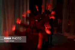 یک هنرمند: چرا کسی به وضعیت تئاتر خوزستان رسیدگی نمی‌کند؟