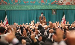 اسلام بر رعایت کامل احترام زن تأکید دارد