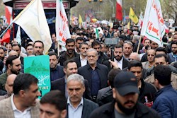 همراهی رئیس‌جمهور با راهپیمایان روز قدس تهران