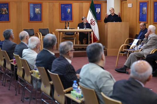 نباید فرصت خدمت به دلیل نگاه‌های محدودکننده از افراد شایسته سلب شود