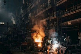 شلاق‌ بی‌برقی، بر پیکر خسته‌ از جنگ فولادخوزستان