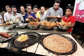 ریزش ۴۵ درصدی مشتری اغذیه‌فروشی‌ها/ رئیس اتحادیه: منوی ثابت حذف شد / مردم اقتصادی‌تر غذا می‌خورند / ساندویچی‌ها پناهگاه لیسانسه‌های بیکار شده‌اند